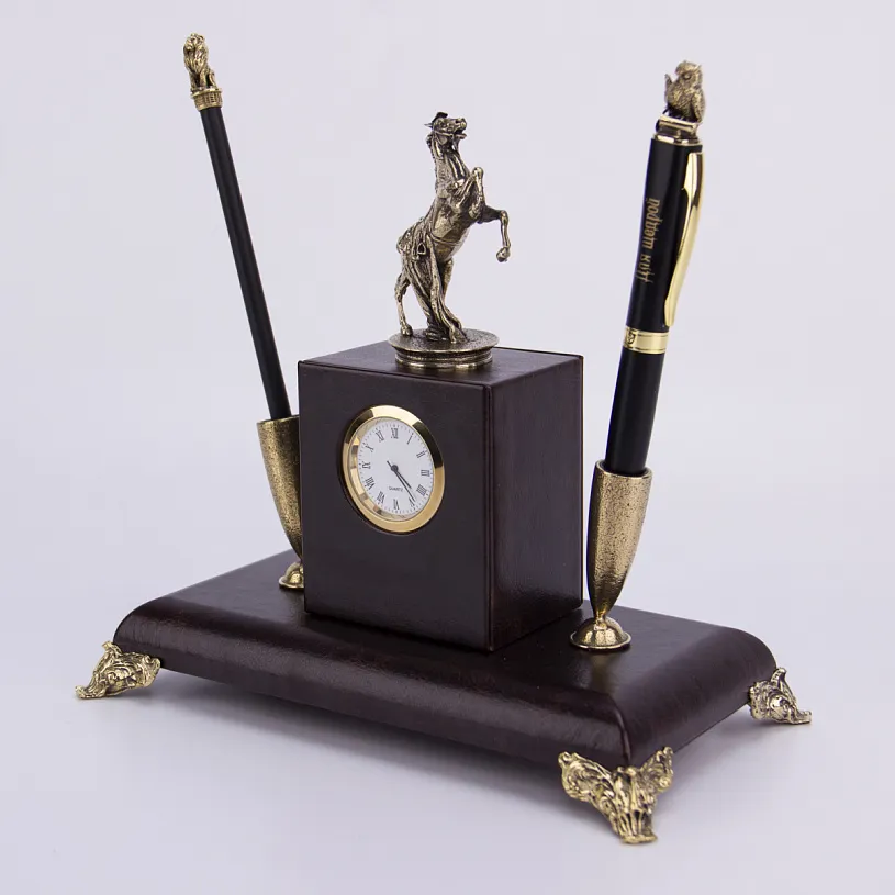 Настольный набор с часами "Лошадь"