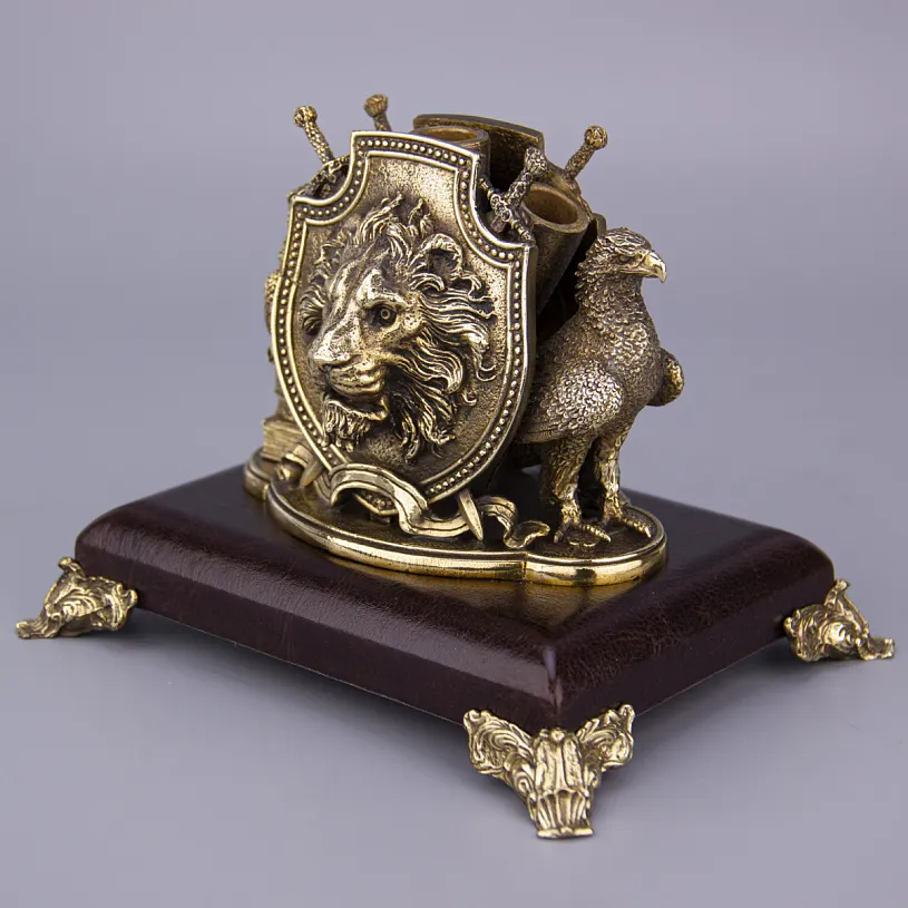 Подставка для ручек "Лев на щите" 