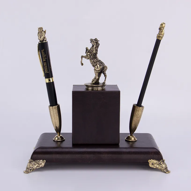 Настольный набор с часами "Лошадь"