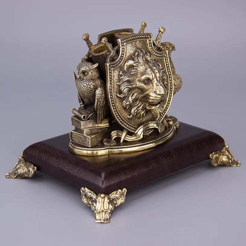 Подставка для ручек "Лев на щите" 