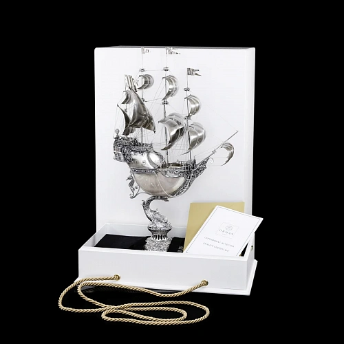 Эксклюзивный корабль из серебра