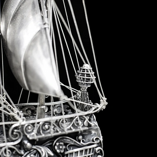 Эксклюзивный корабль из серебра