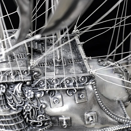 Эксклюзивный корабль из серебра