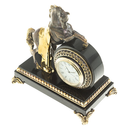 Интерьерные часы из долерита "Конь с попоной"