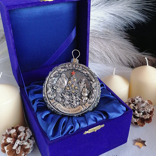 Серебряный елочный шар "С Новым годом"