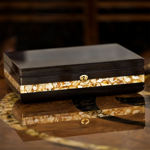 Шкатулка из мореного дуба и янтаря "Александр"