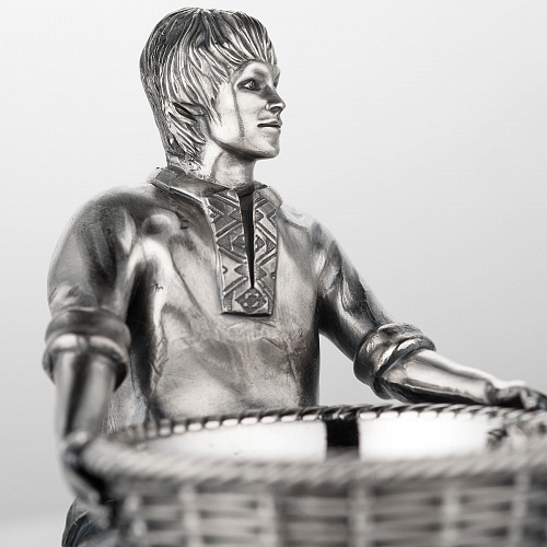 Серебряная подставка под яйцо "Корзинщик"