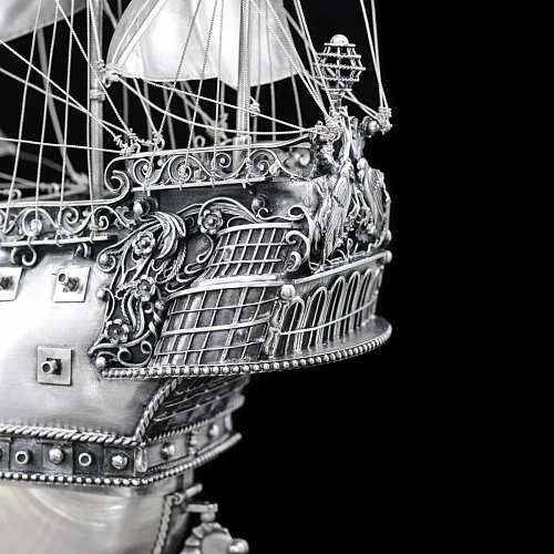 Эксклюзивный корабль из серебра
