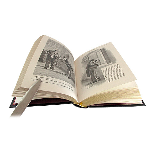 Книга в кожаном переплете «Мертвые души». Н. В. Гоголь