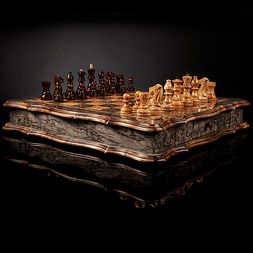 Шахматы из мореной карельской березы "Королевство"
