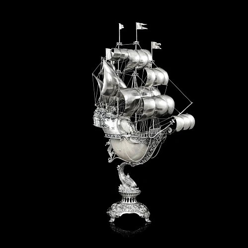 Эксклюзивный корабль из серебра