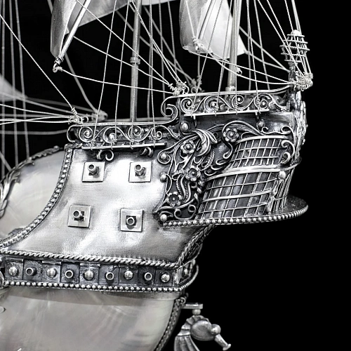 Эксклюзивный корабль из серебра