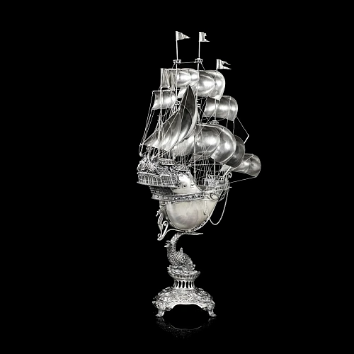 Эксклюзивный корабль из серебра