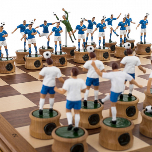Подарочные шахматы из дуба "Футбол, Динамо"