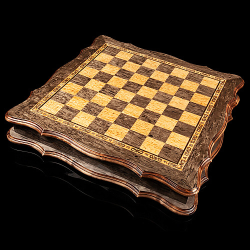 Шахматы из мореной карельской березы "Королевство"