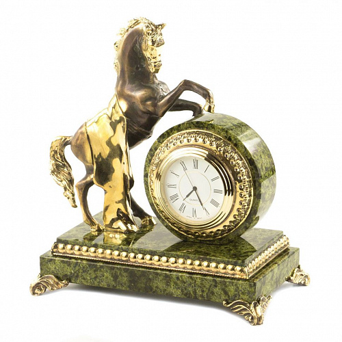 Интерьерные часы из змеевика "Конь с попоной"