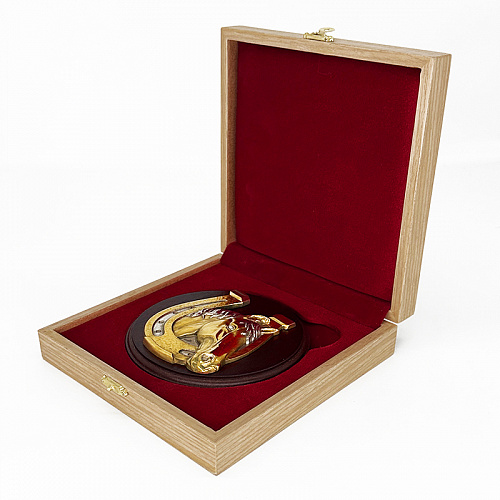 Подкова с конем позолоченная