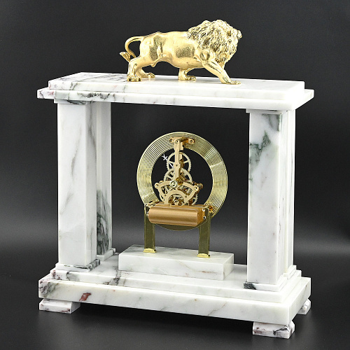 Часы интерьерные из белого мрамора "Лев" 
